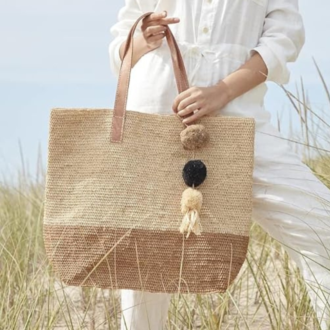 The Summer Beach Bag Lineup You Didn’t Know You Needed—Until Now thumbnail