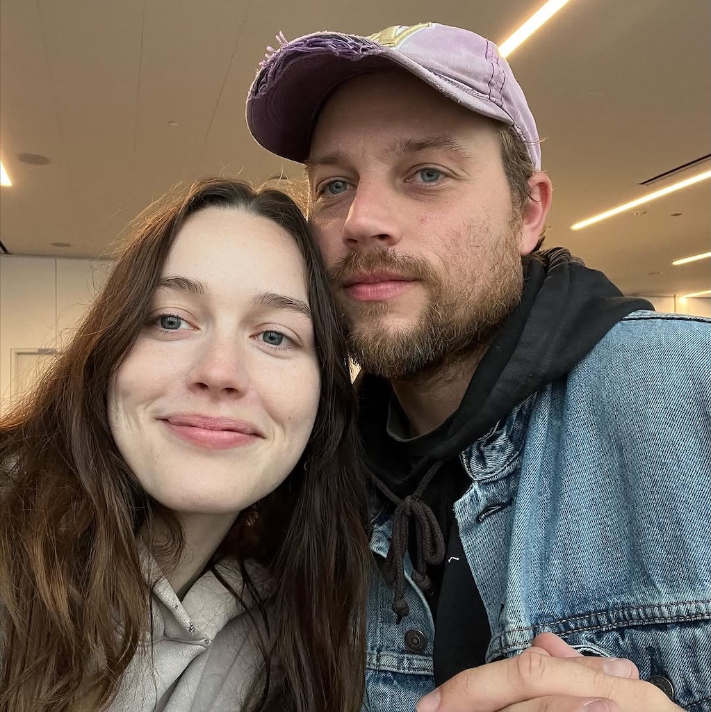 Victoria Pedretti, Ethan Delorenzo