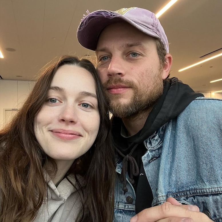 Victoria Pedretti, Ethan Delorenzo