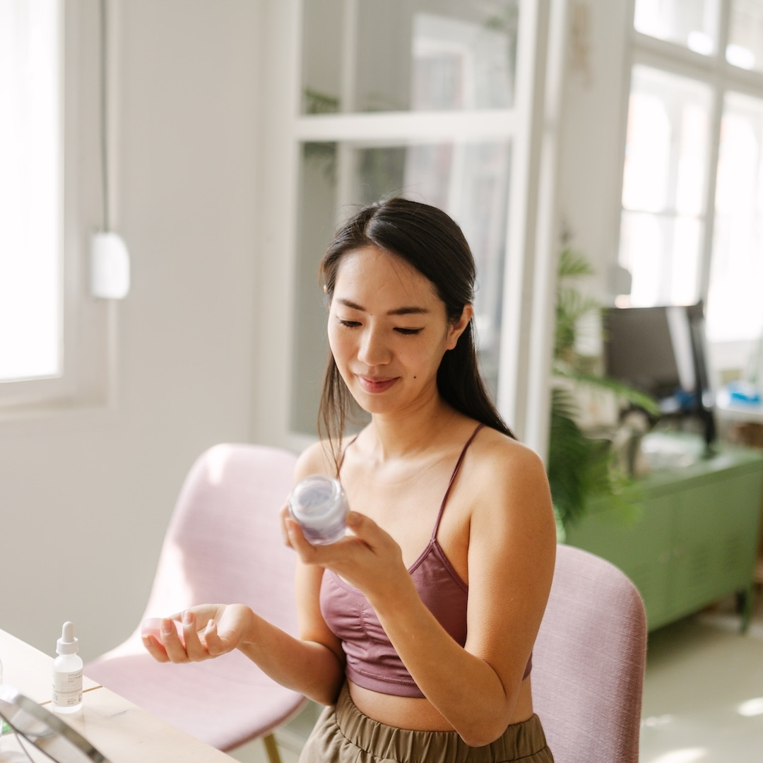 This Peter Thomas Roth Cream That’s Like a Neck Lift in a Jar Is More Than 60% off RN This Peter Thomas Roth Cream That’s Like a Neck Lift in a Jar Is More Than 60% off RN