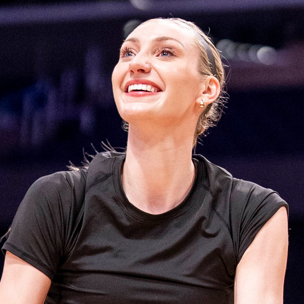 Камерън Бринк на WNBA се завръща в Лос Анджелис Спаркс, след като разкъса ACL 