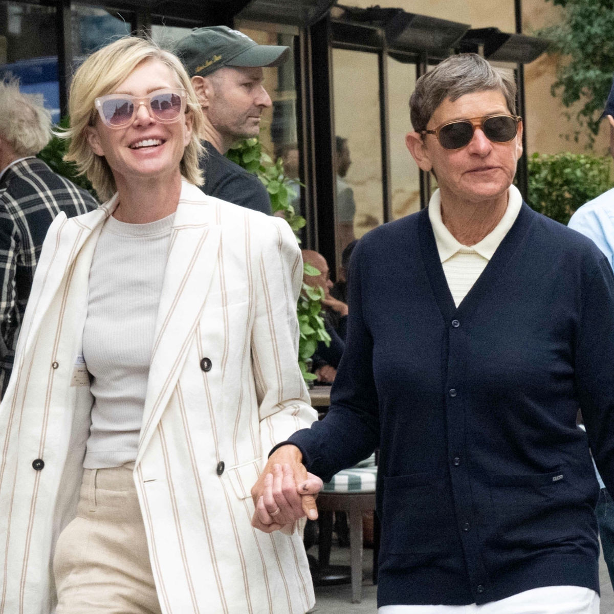 Ellen DeGeneres Shares How Portia de Rossi Is Adjusting to England thumbnail