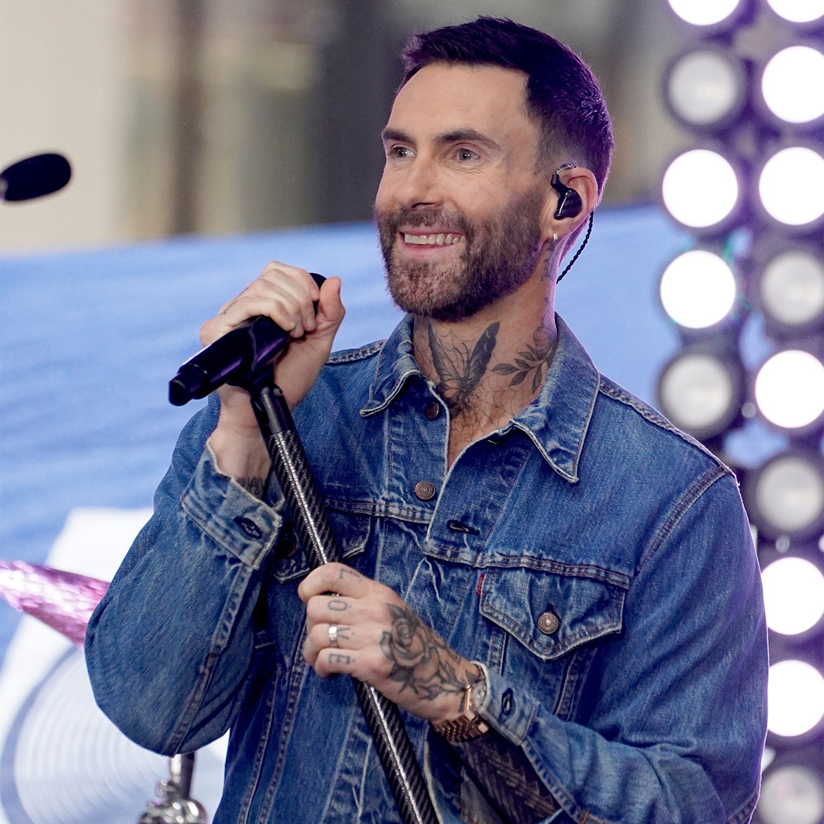Adam Levine No Beard, Shaved His Face for Behati Prinsloo Date
