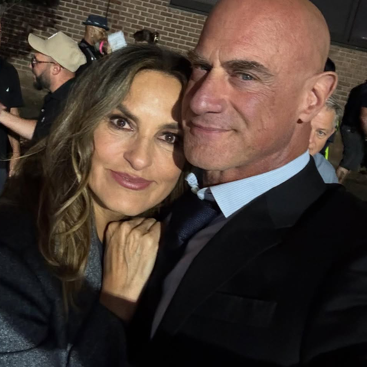 Chris Meloni Teases Law & Order: SVU Return With Mariska Hargitay Pics thumbnail