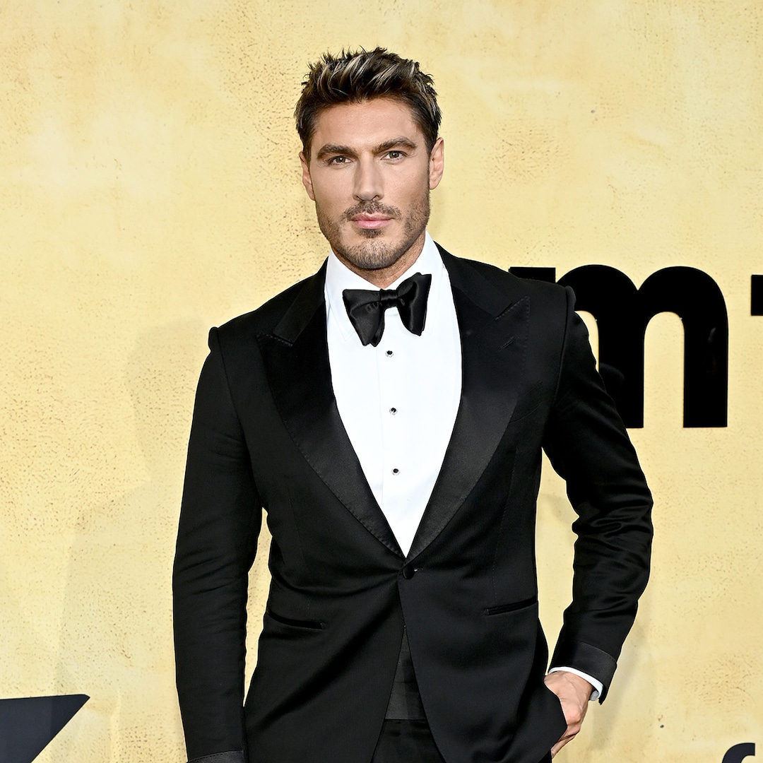 На фризьорския фризьор Крис Епълтън който е работил с Ким