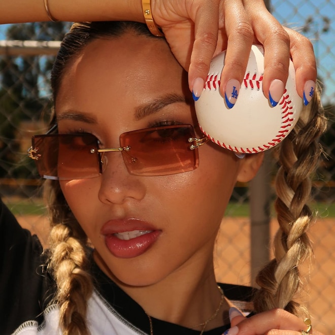 Game Day Ready: Press-on Nails for Sports Fans With Style thumbnail