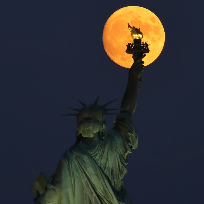 Sturgeon Moon, Aquarius Moon