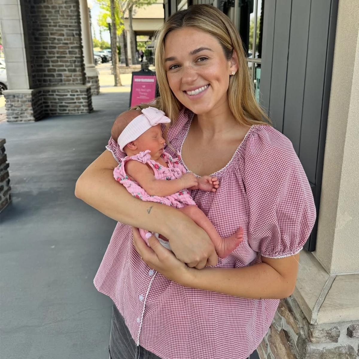 Duck Dynasty's Sadie Robertson Shows Daughters Bonding With Baby Girl