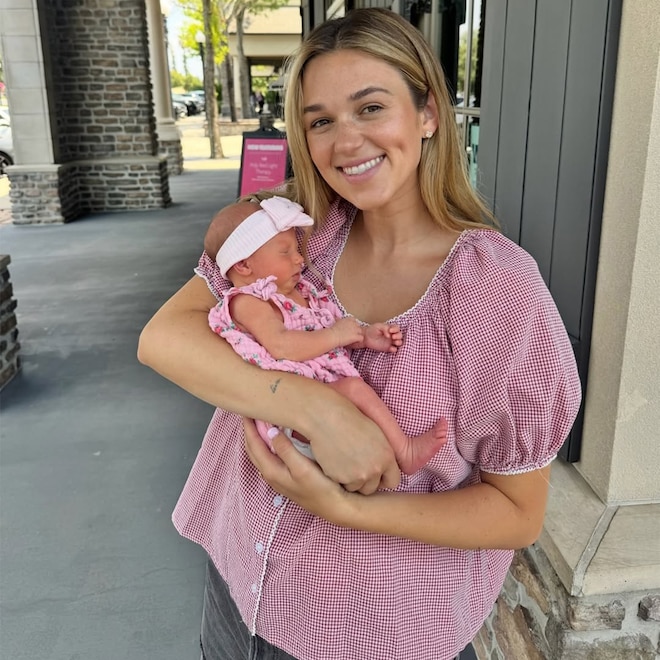 Sadie Robertson, Kit Carroway Huff