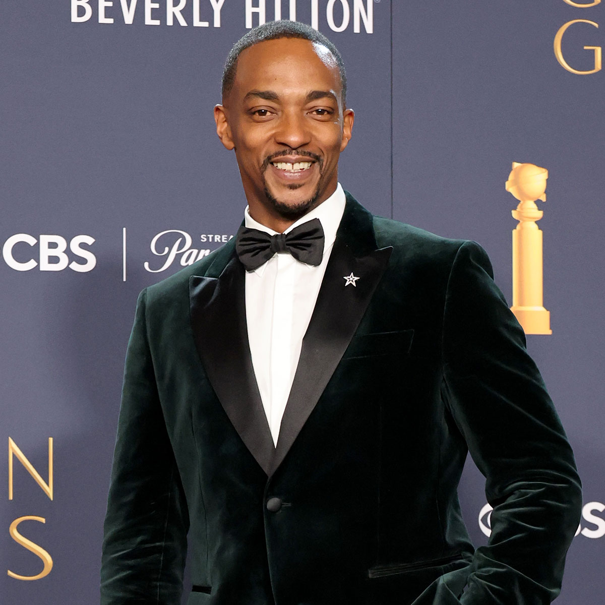Captain America's Anthony Mackie Has Steamy Makeout With Mystery Woman thumbnail