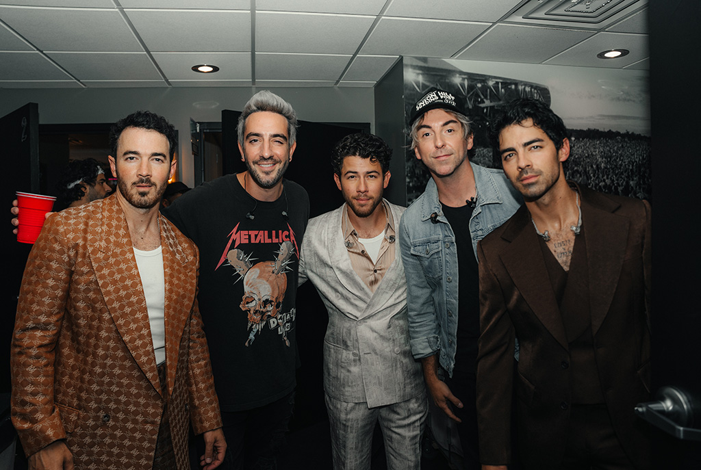 All Time Low, Jonas Brothers backstage Virginia show