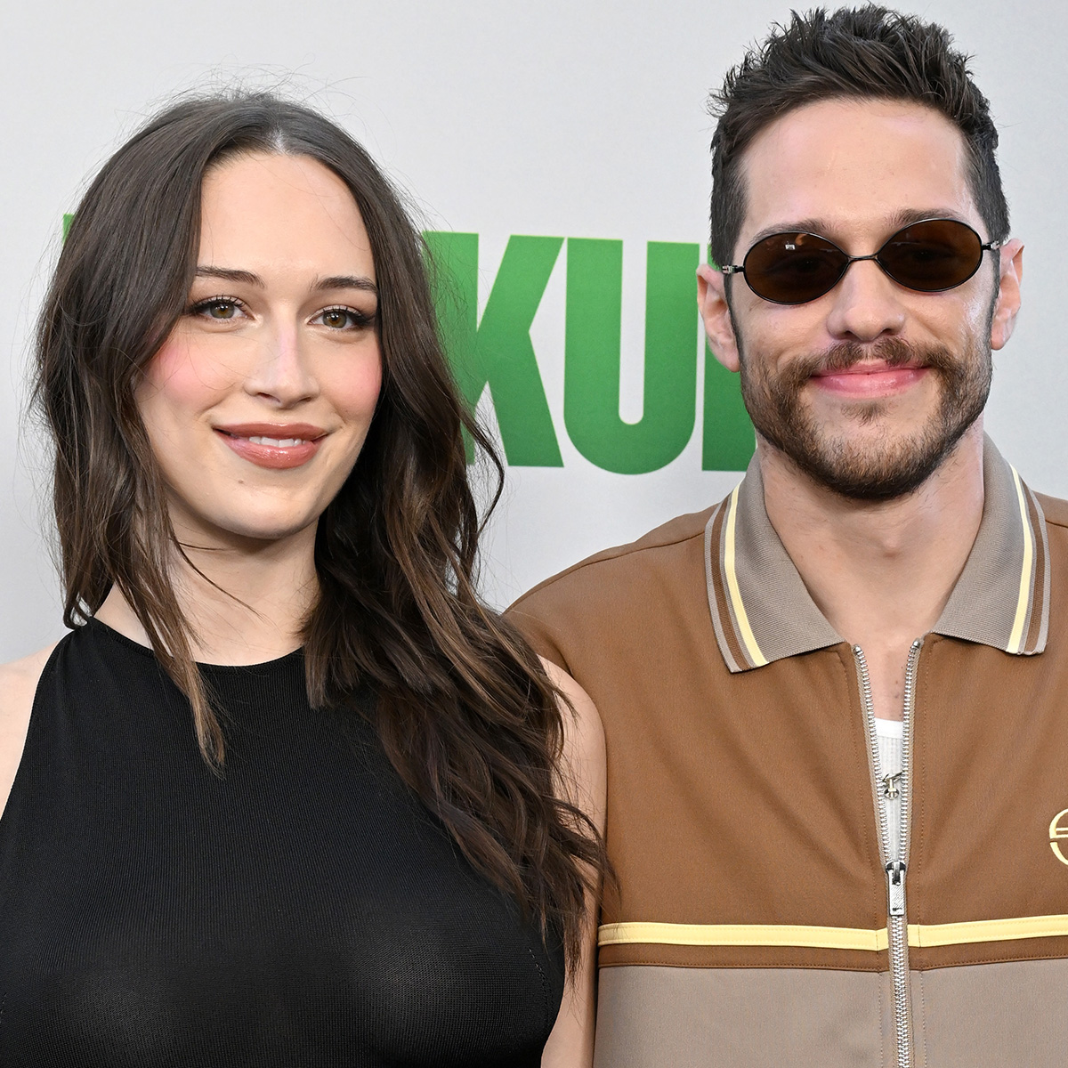 Pete Davidson's Pregnant Girlfriend Elsie Hewitt Shows Off Baby Bump thumbnail