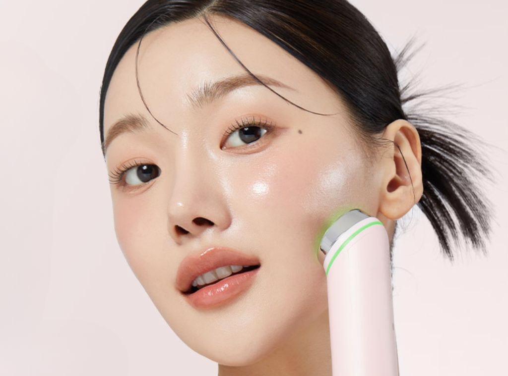 10+ Beauty Devices Under $100 That Actually Work: Medicube, Red Light Therapy, Laser Hair Removal 11 beautygadgets hero image.jpg