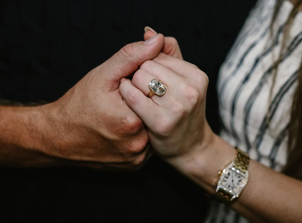 Taylor Swift, Travis Kelce Engagement Ring Details
