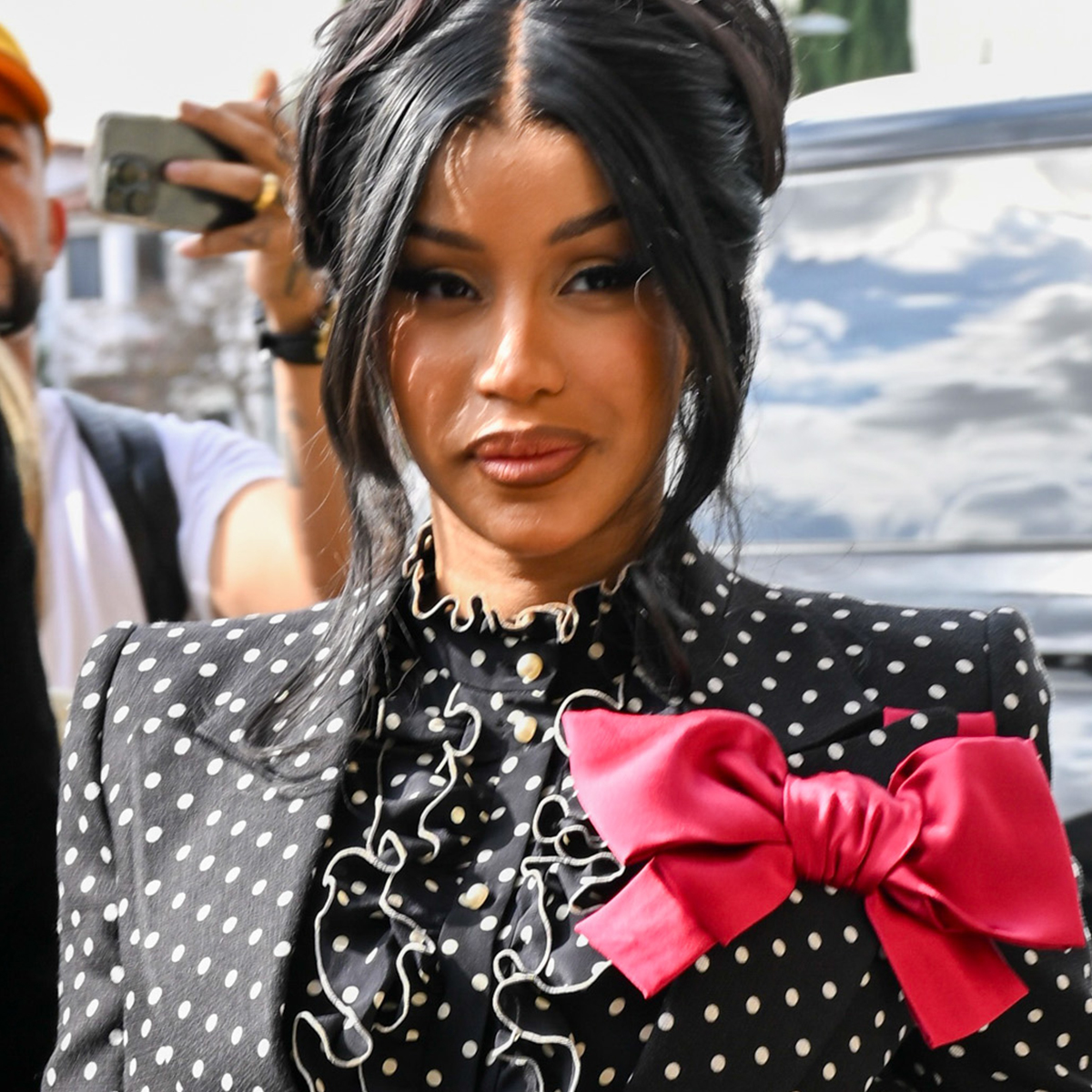 Cardi B Court Verdict: Rapper Cleared of Assault Allegations thumbnail