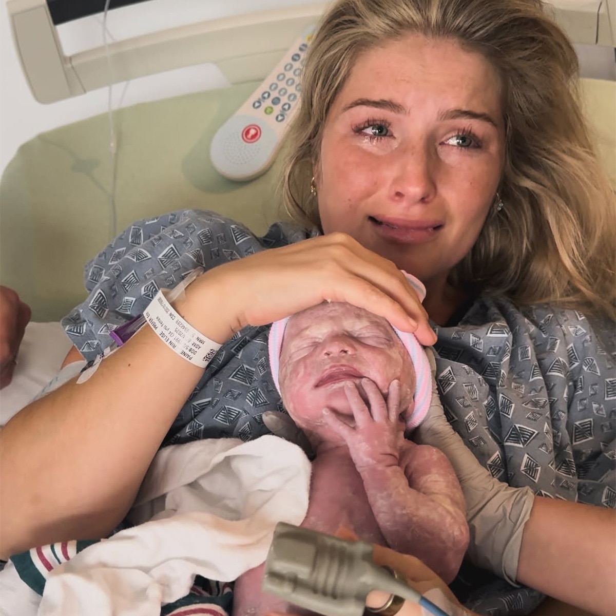 Erin Bates’ Siblings Speak Out on Her Septic Battle After Baby No. 7