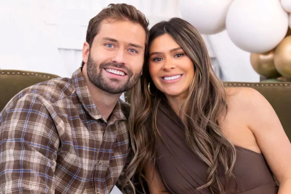 Image 5: Dakota Mortensen, Taylor Frankie Paul