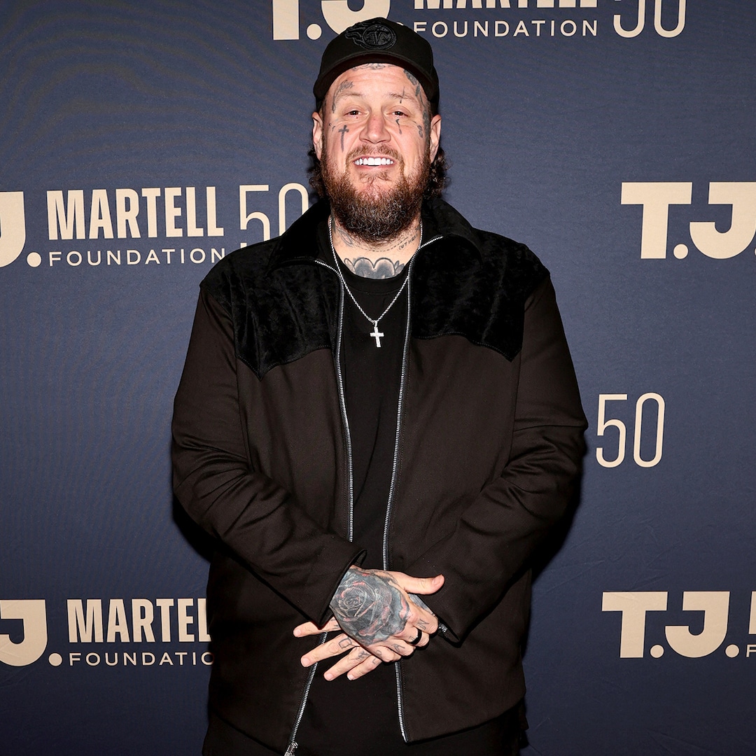 Jelly Roll разкри новия си гладко избръснат вид публично за първи