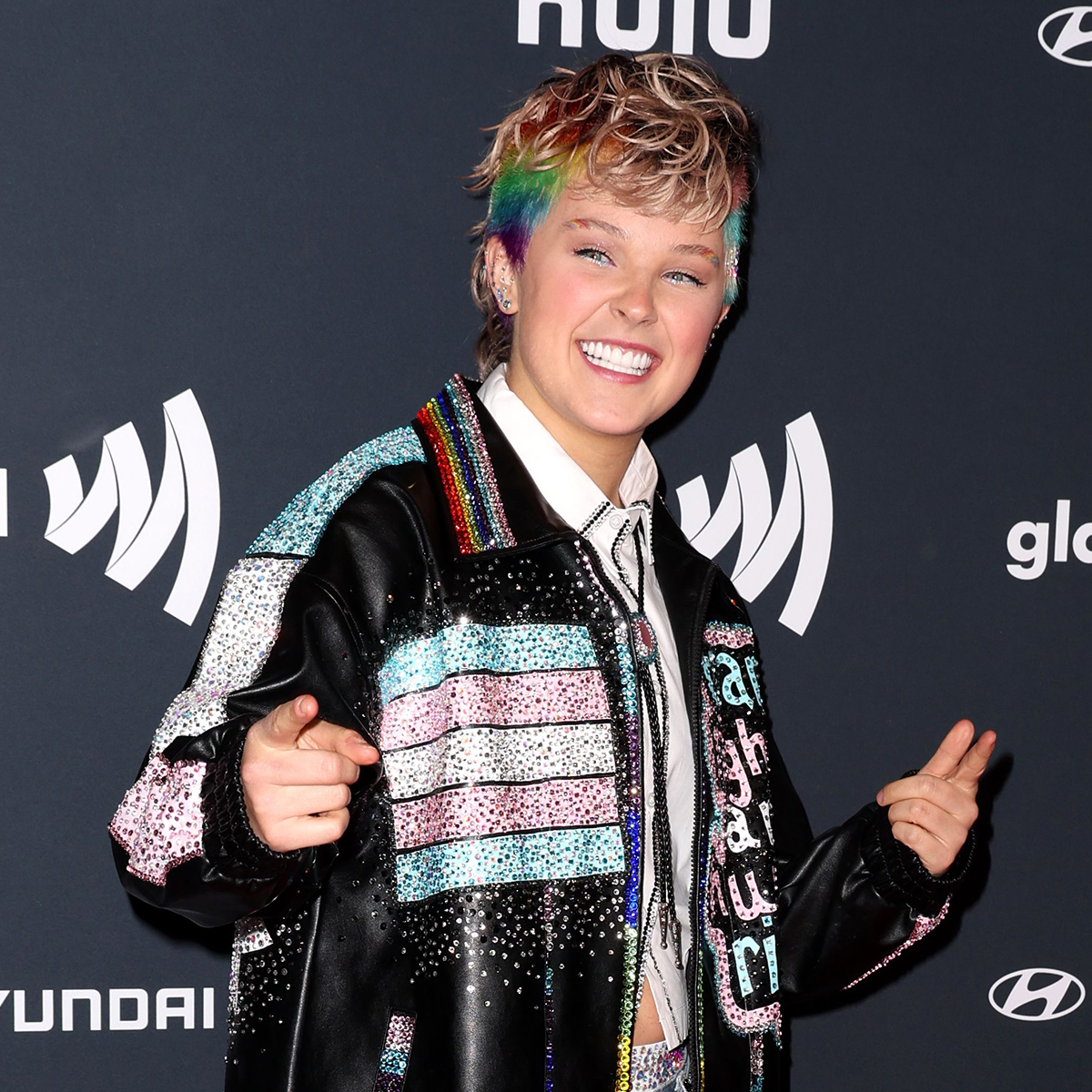 Jojo Siwa изхвърля стила си на подпис за рядка рокля в Италия Снимка 