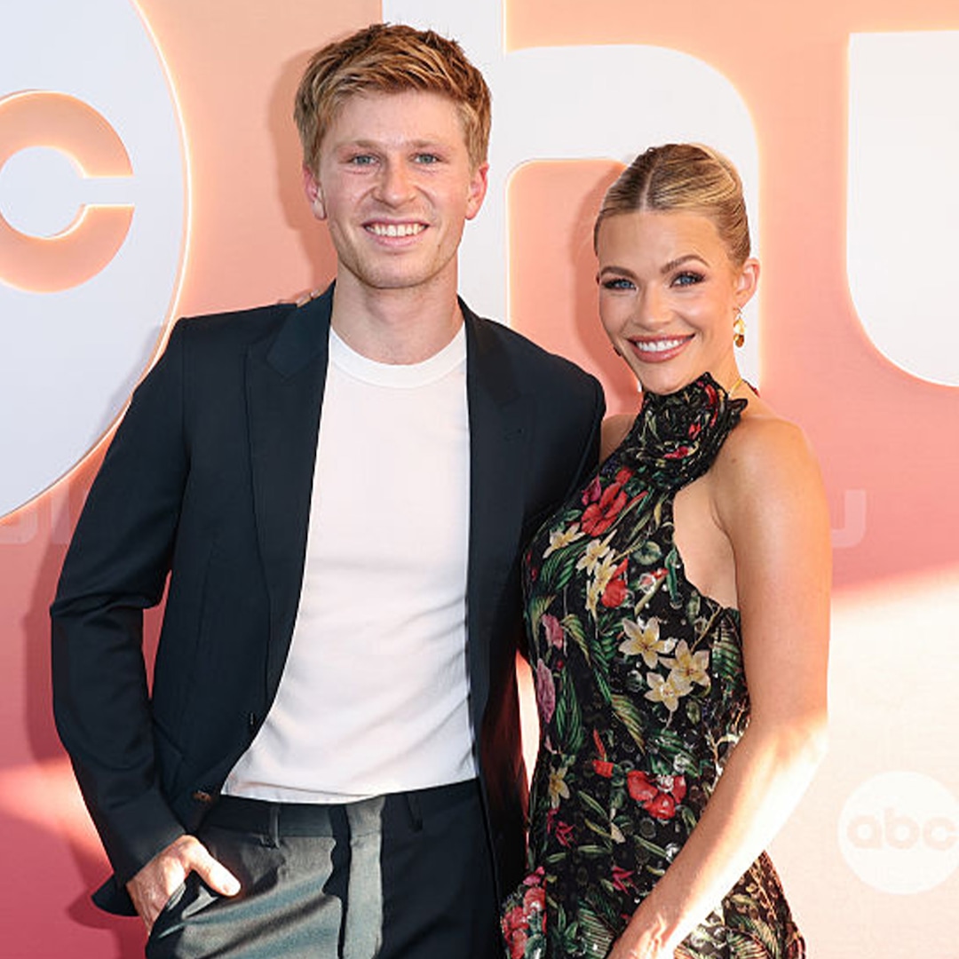 Witney Carson Reacts to Fans Sliding Her DMs to Date Robert Irwin
        ...
