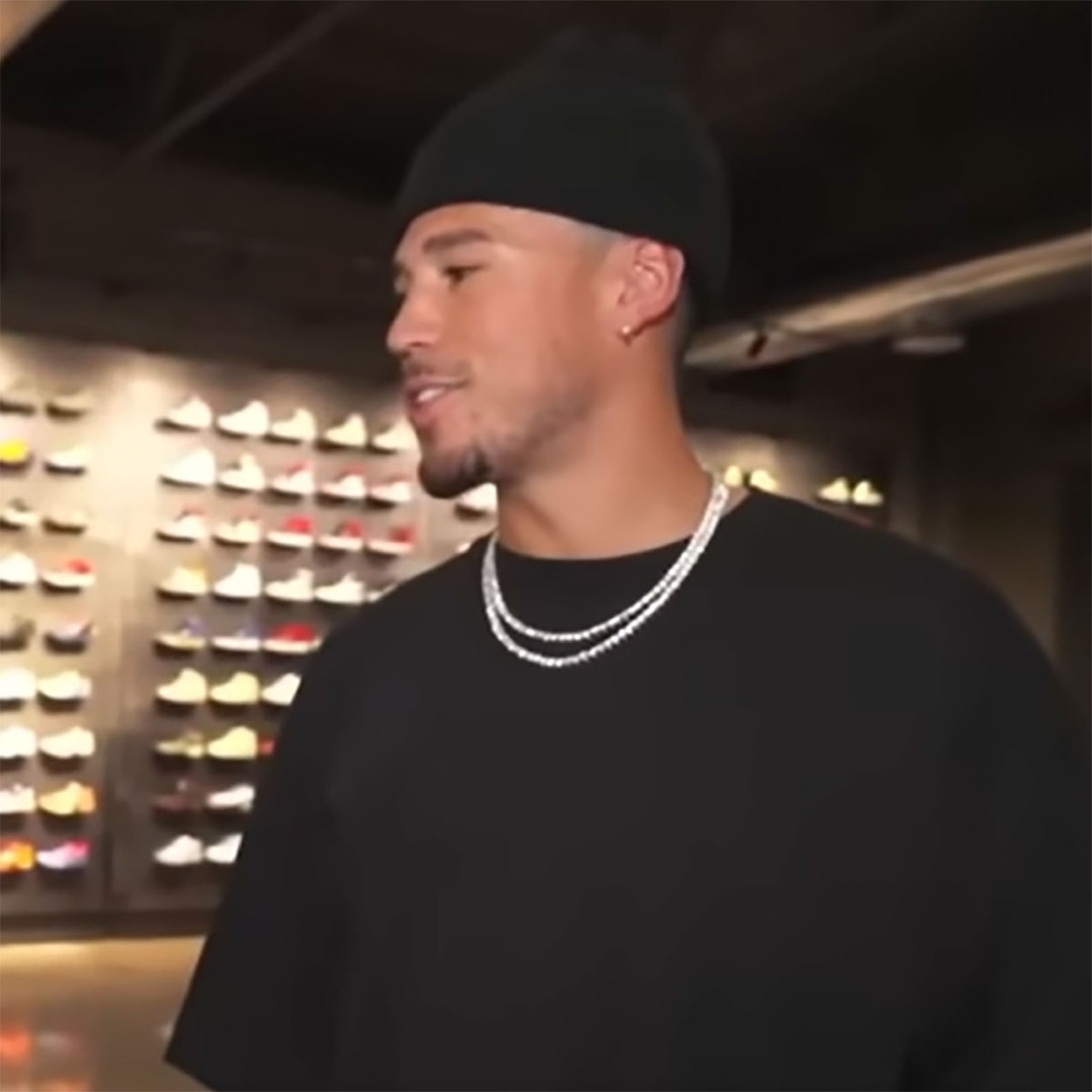 ¡Revelado el 'Espacio de Ensueño' del Estrella del Baloncesto Devin Booker! 🤩 Un Festín de Zapatillas y Coches Clásicos