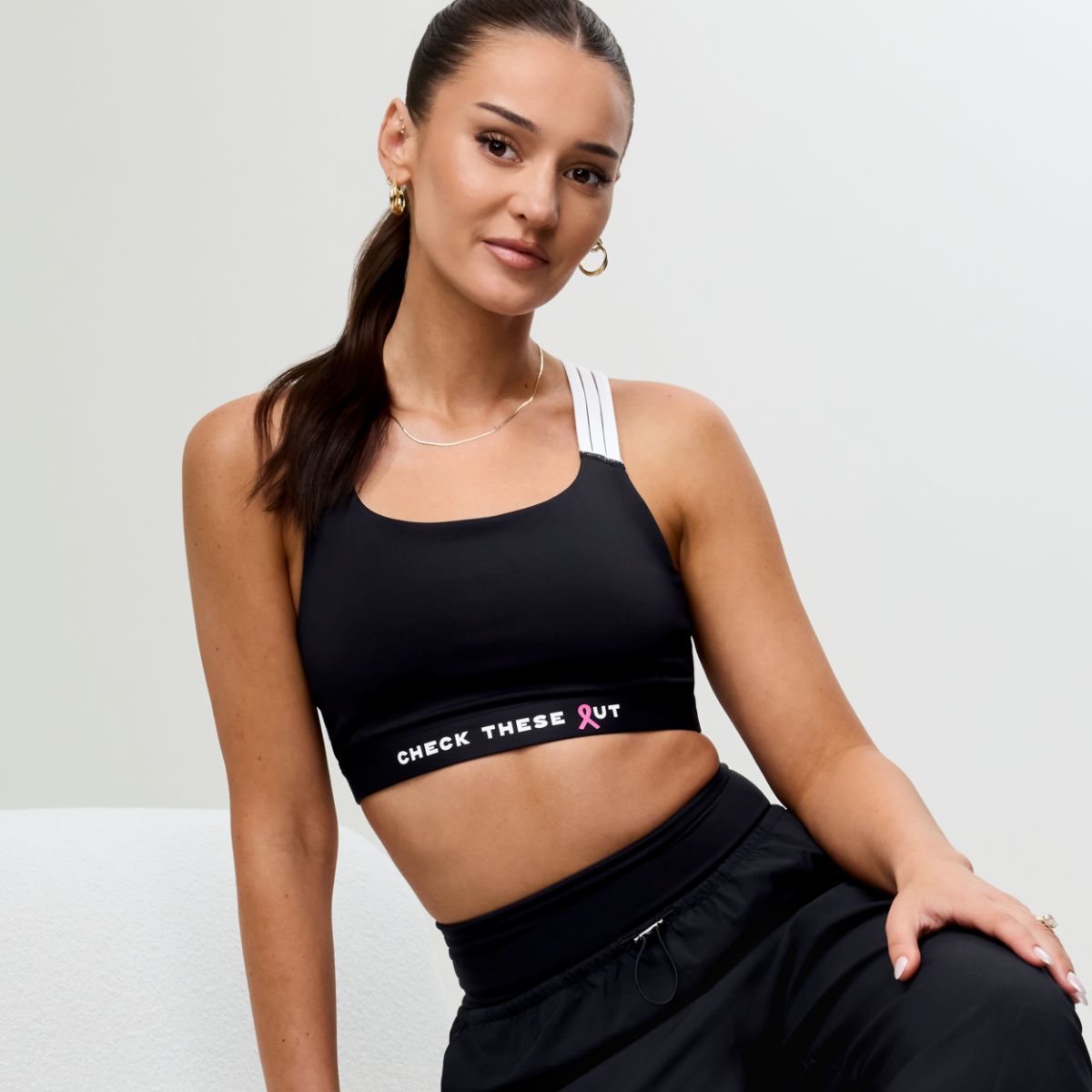 Mes de Concientización sobre el Cáncer de Mama: ¡Una Colaboración Especial con Kristin Juszczyk y Athleta!