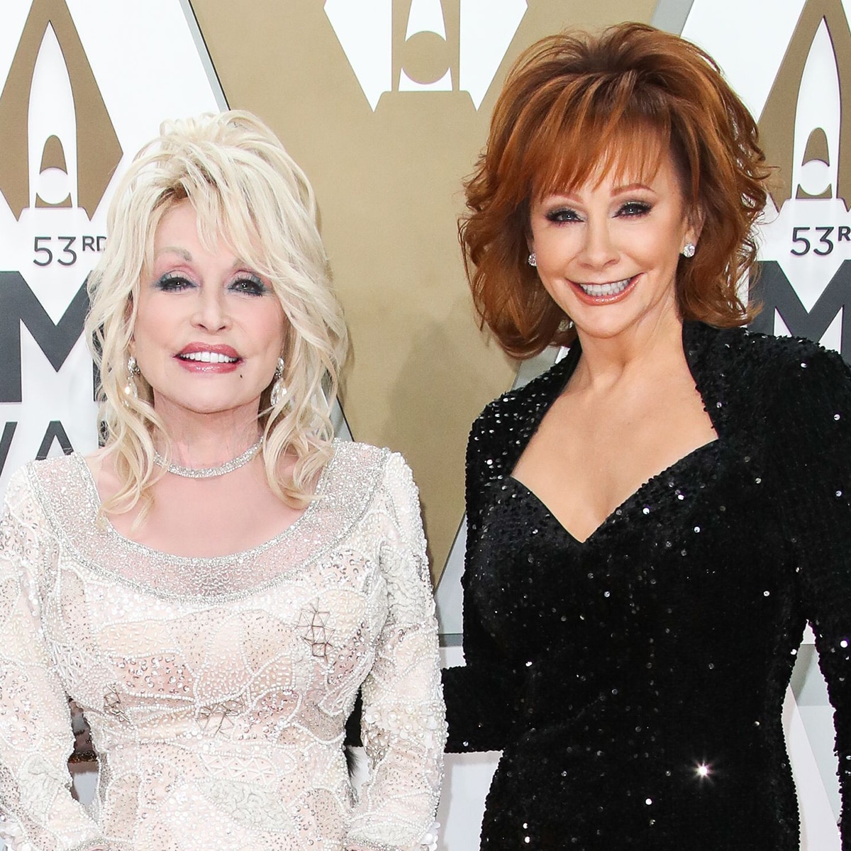 Dolly Parton Slams AI Photo of Reba McEntire at Her "Deathbed"