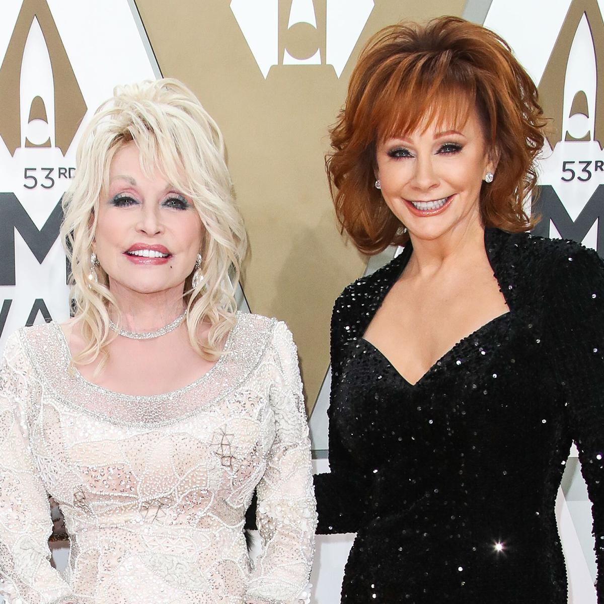 Dolly Parton Slams AI Photo of Reba McEntire at Her "Deathbed"
