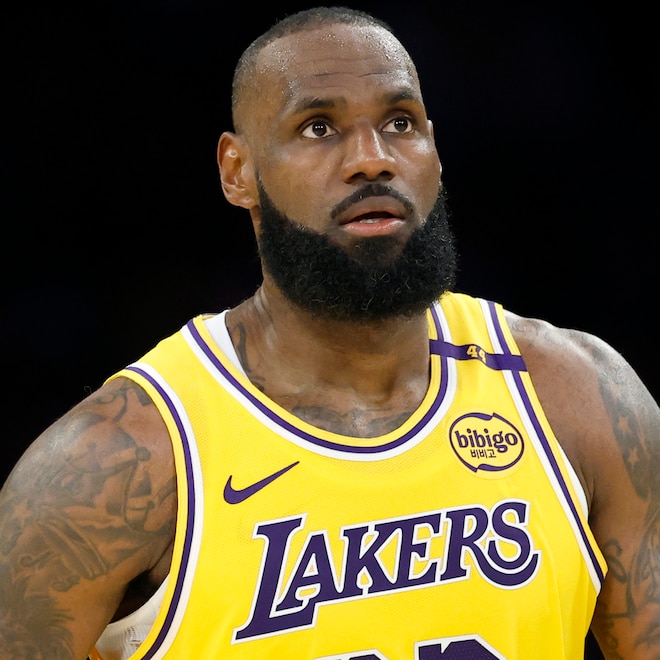 LeBron James, Los Angeles Lakers Play the Minnesota Timberwolves