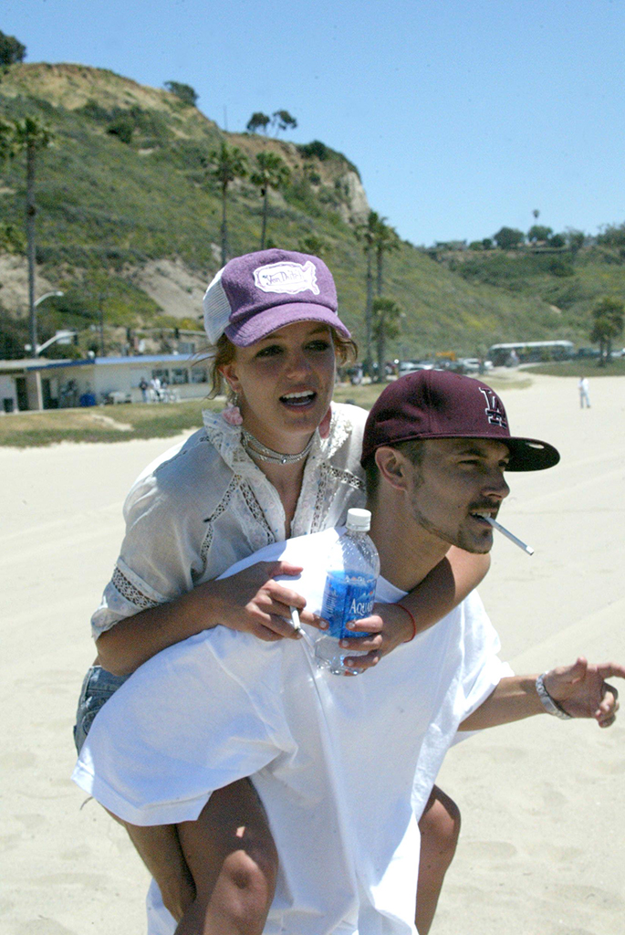 Britney Spears, Kevin Federline, beach 2004