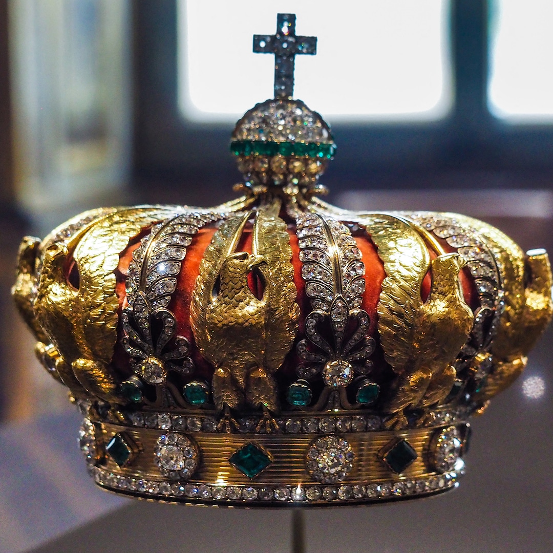 Louvre Heist: How Thieves Broke in, Stole Jewelry in Just 7 Minutes