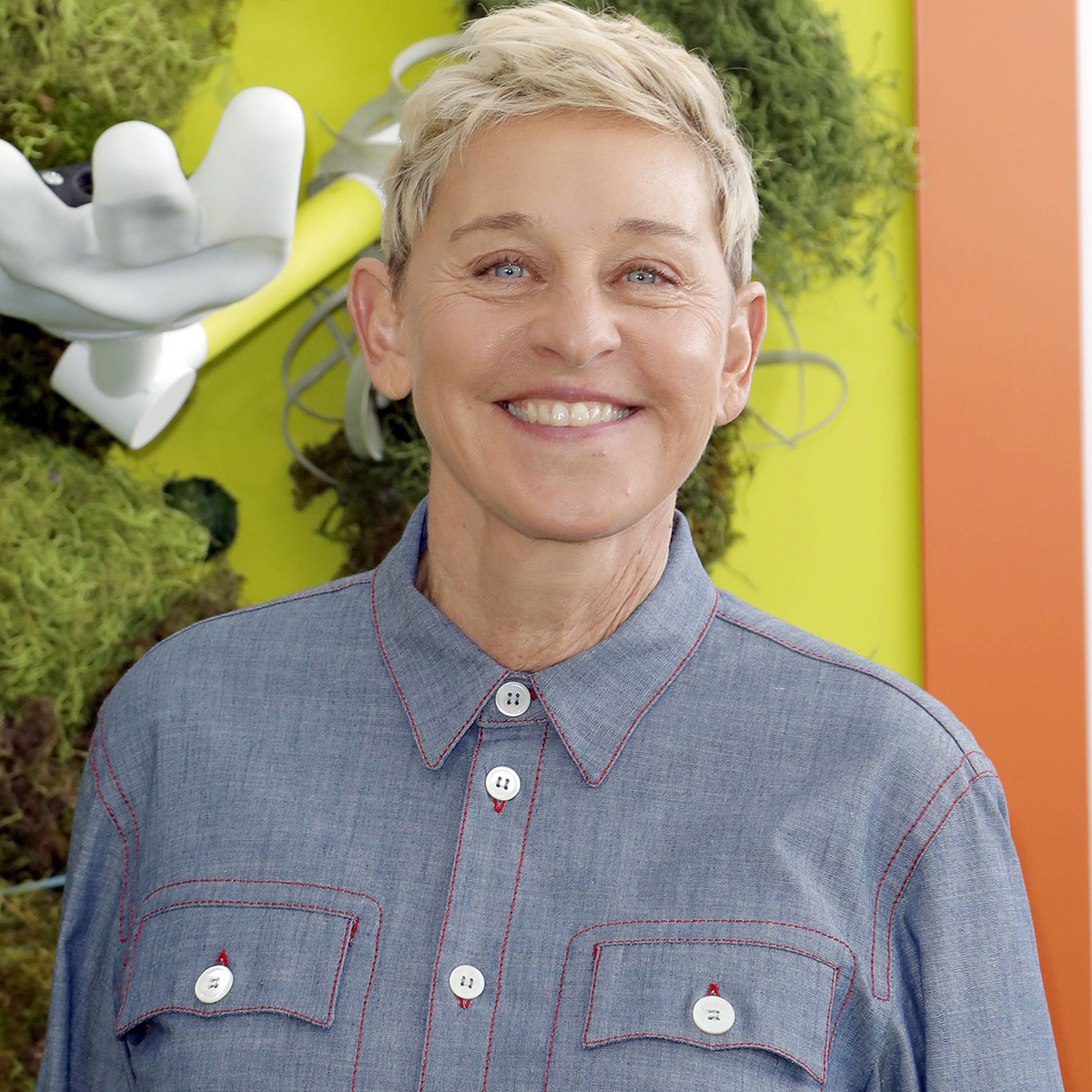 
                        Inside Ellen DeGeneres' Sprawling English Countryside Home
                