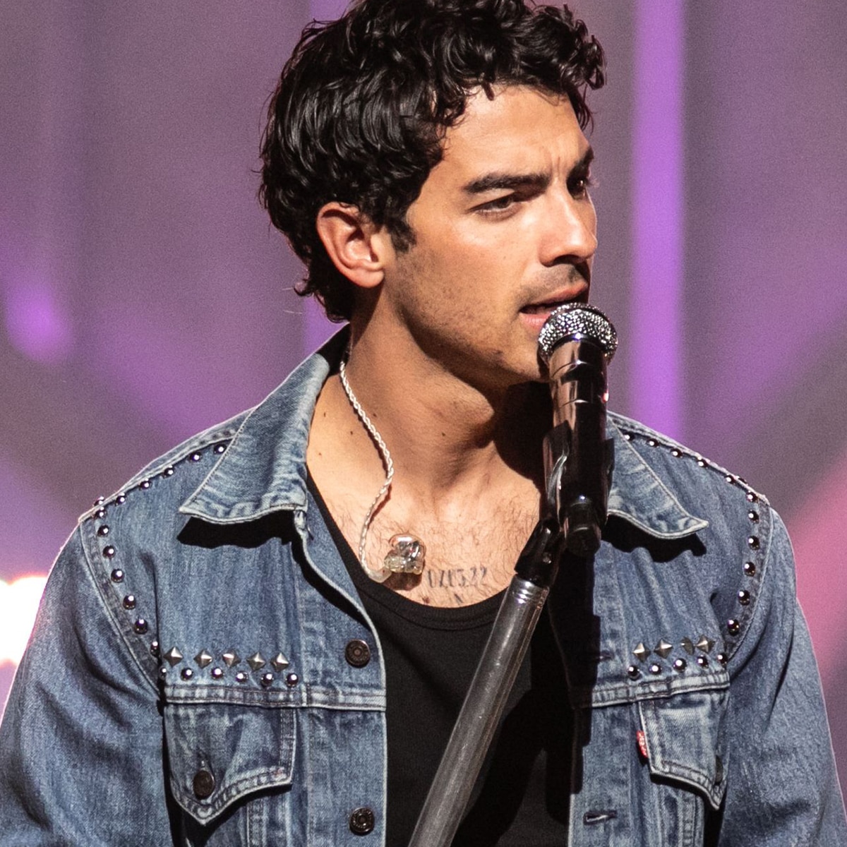 Joe Jonas Addresses Speculation He Snorted Cocaine Onstage