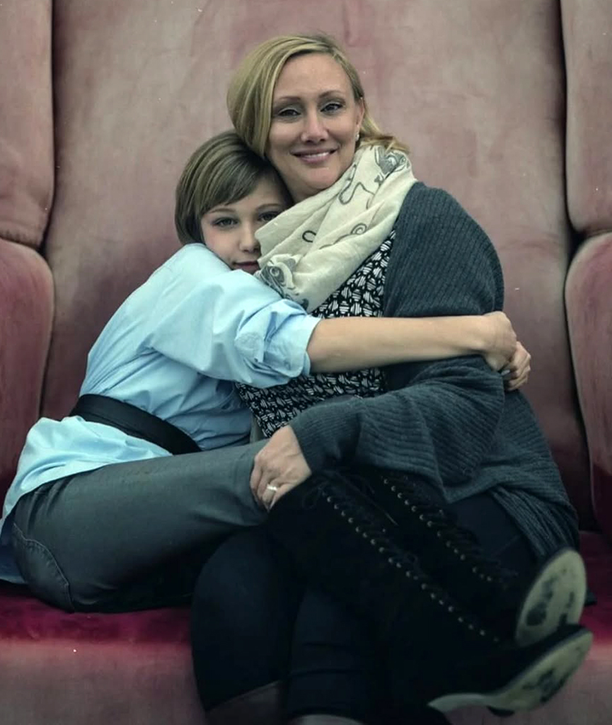 Grace VanderWaal Mourns of Mom Tina VanderWaal After Cancer Battle