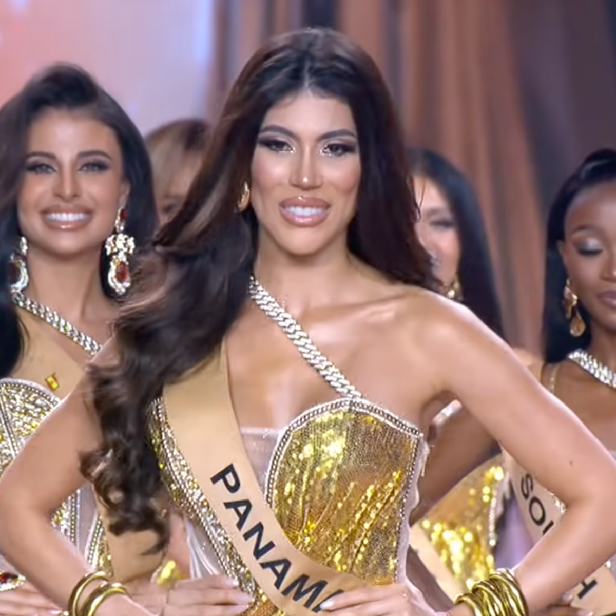 Miss Panama Believes Her Name Is Called in Awkward Pageant Moment thumbnail