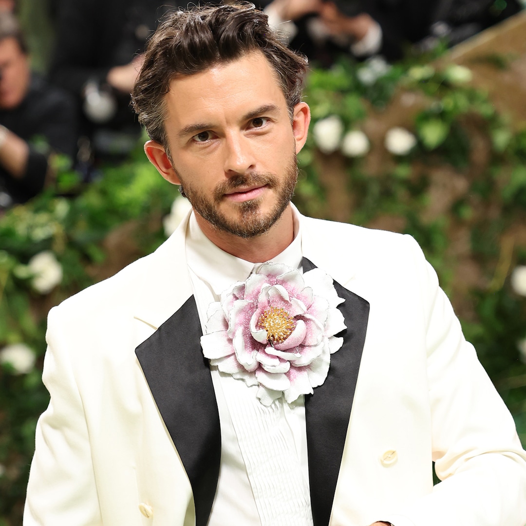 Jonathan Bailey Revealed as People’s Sexiest Man Alive 2025 Jonathan Bailey Revealed as People’s Sexiest Man Alive 2025