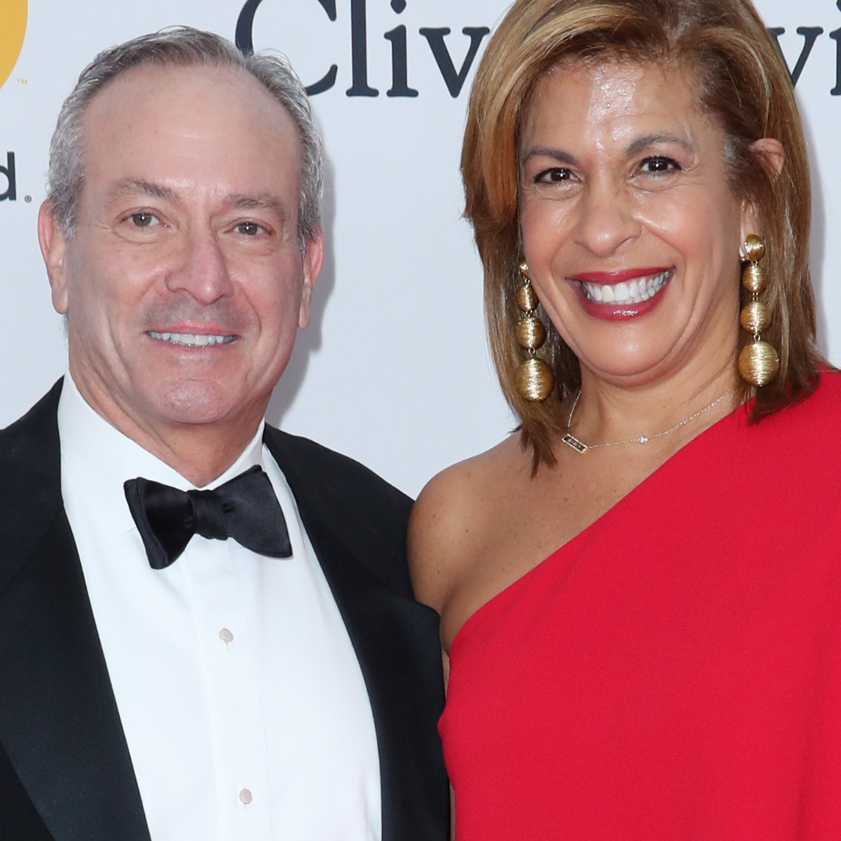 
                        Hoda Kotb & Ex Joel Schiffman Reunite for Family Time With Their Kids
    ...
