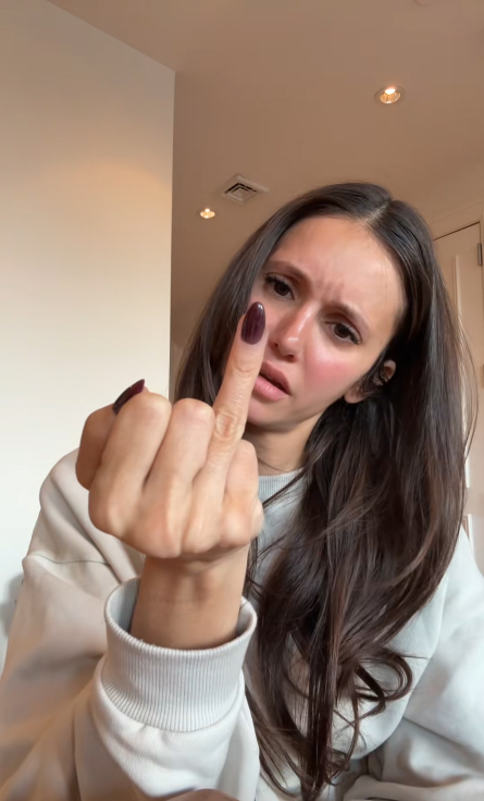 Нина Добрев