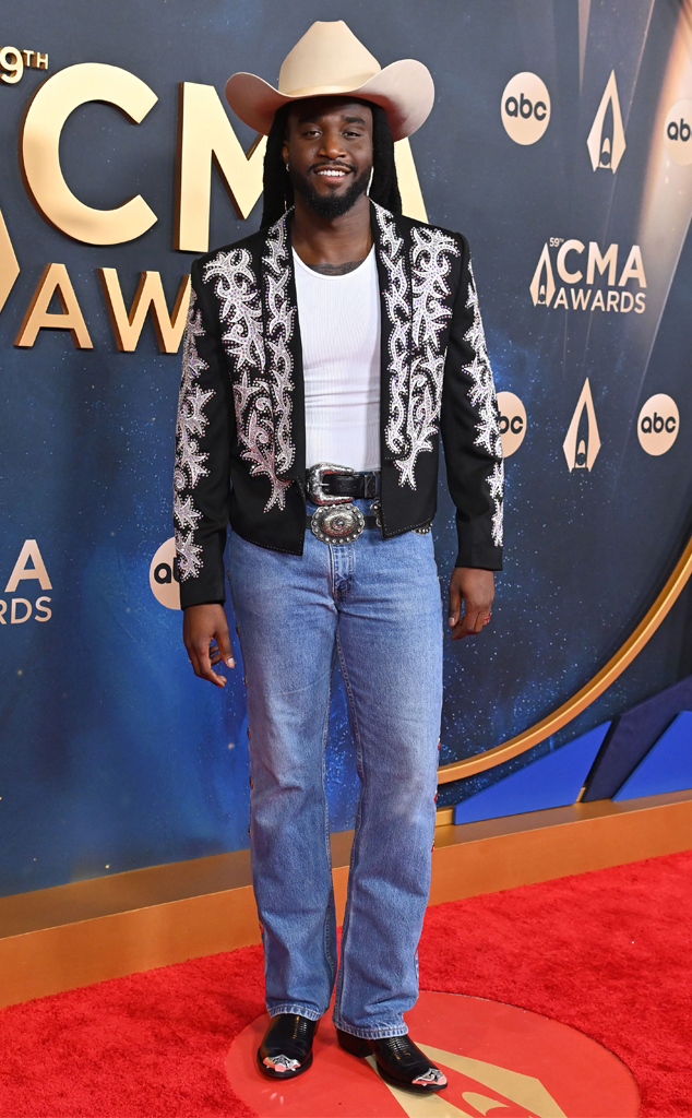 Shaboozey arrives at the CMA Awards 2025 red carpet