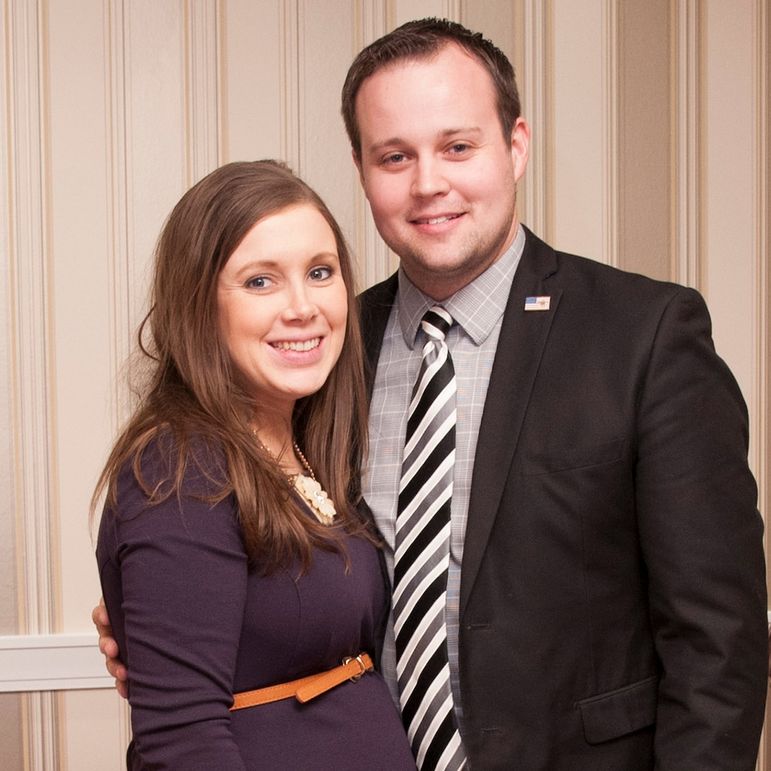 19 Kids and Counting Alum Съпругата на Josh Duggar Anna