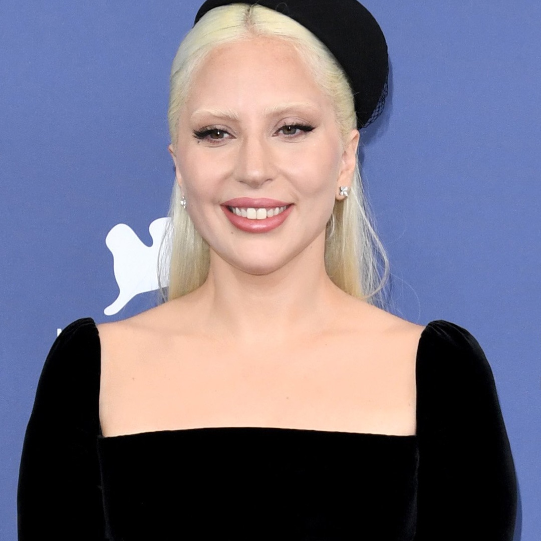 Transformación del cabello oscuro de Lady Gaga