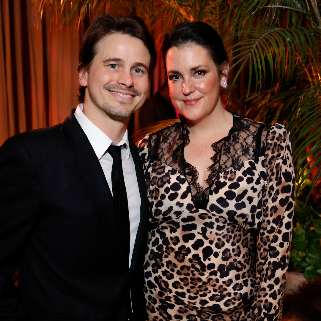 It’s No Mystery Why Melanie Lynskey and Jason Ritter Are Such a Winning Couple – E! Online It’s No Mystery Why Melanie Lynskey and Jason Ritter Are Such a Winning Couple – E! Online