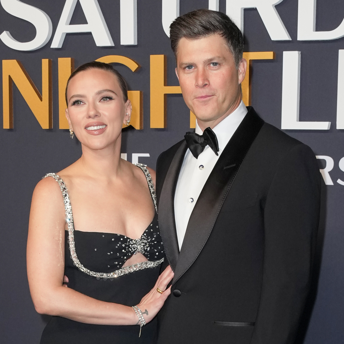 SNL 50: Scarlett Johansson, Colin Jost Turn Red Carpet into Date Night