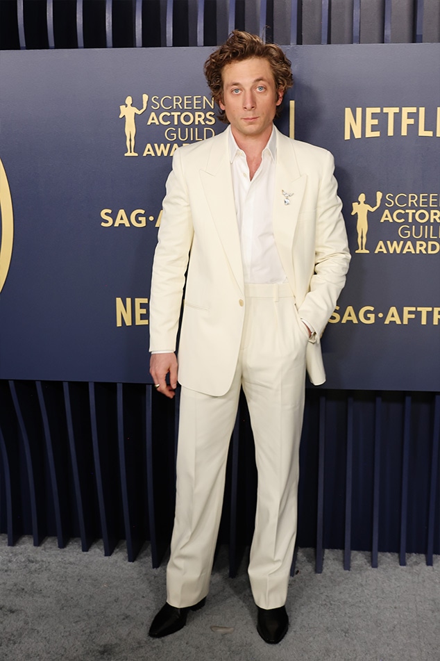 Jeremy Allen White Walks Red Carpet at 2024 SAG Awards