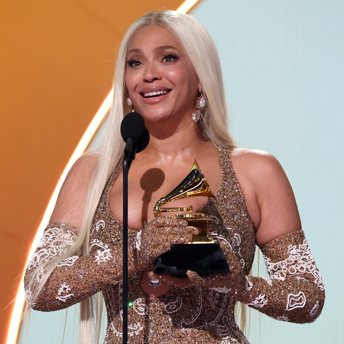 How Taylor Swift and Jay-Z Celebrated Beyoncé's AOTY Win Together #JayZ