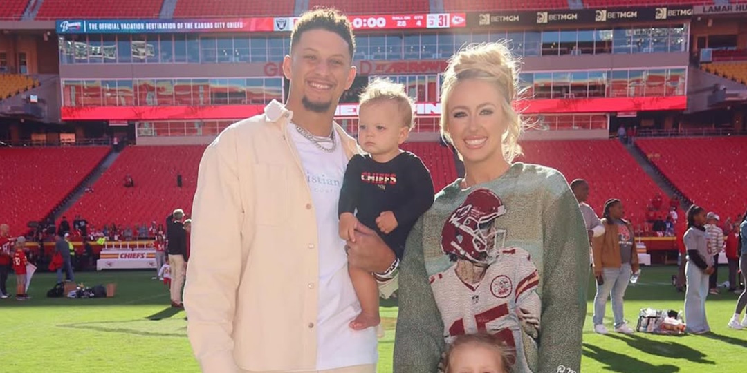 Brittany Mahomes Twins With Her and Patrick Mahomes' Kids in Holiday Photos