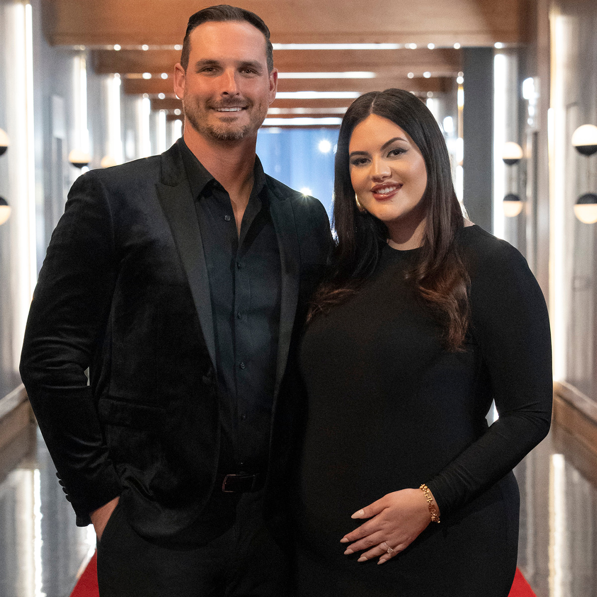 ТВ 2025 Раздяла Риалити телевизия Разводи Двойки Знаменитости NetflixLove Is