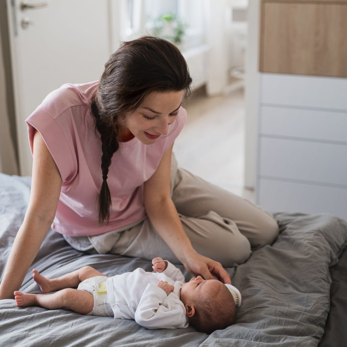 New Mom Gift Guide Thumb.jpg