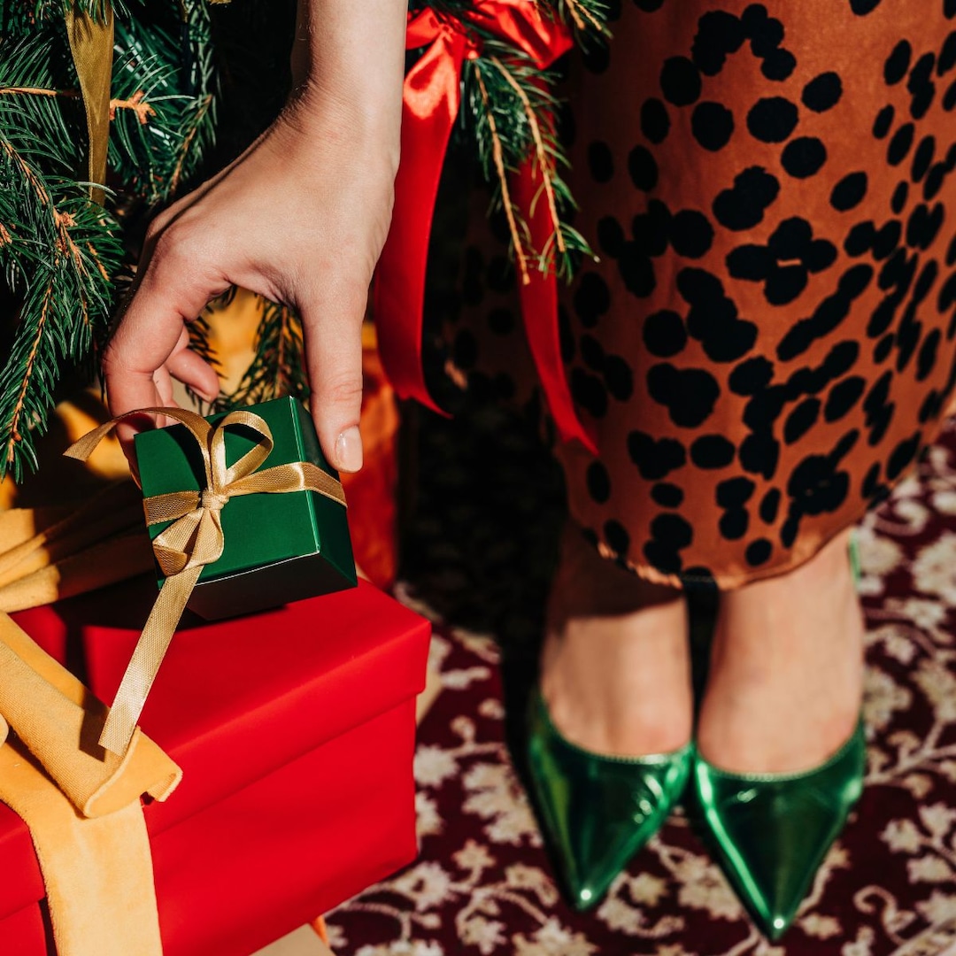 15 Gifts That Will Fit in Your Luggage (Because Holiday Travel Is Already Stressful Enough) 15 Gifts That Will Fit in Your Luggage (Because Holiday Travel Is Already Stressful Enough)