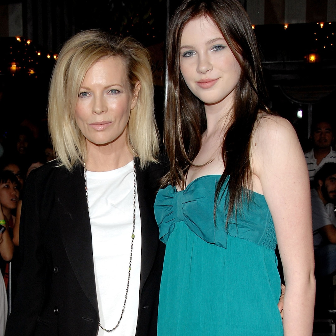 La hija de Alec Baldwin, Ireland Baldwin, la madre Kim Basinger Foto